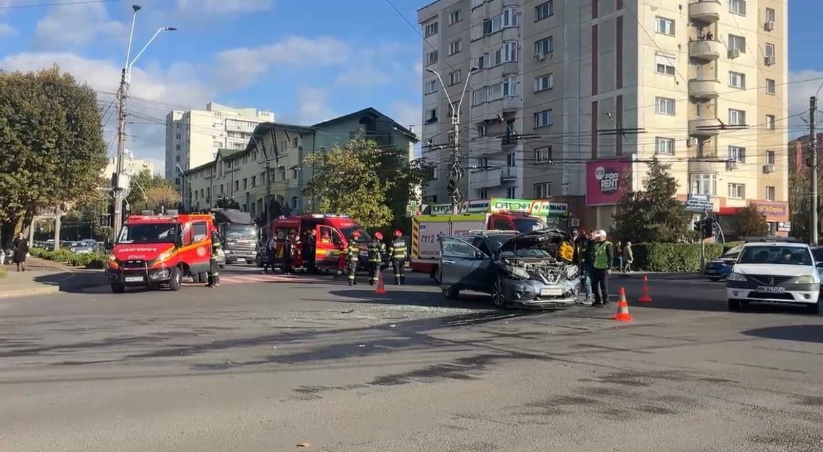 Baia Mare: trei mașini implicate într-un accident la intersecția de la fosta Tipografie, fără răniți