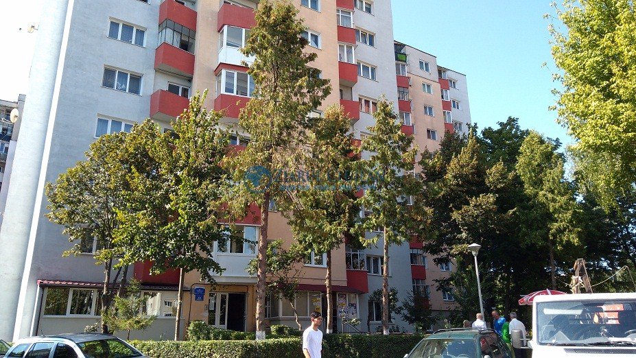 Balcoanele închise fără acte pot dubla impozitul pe clădire, cu majorare de 100%