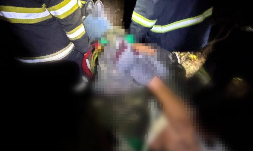Bărbat de 52 de ani salvat de pompieri la Mihăileni, după ce a căzut într-o râpă de 20 de metri