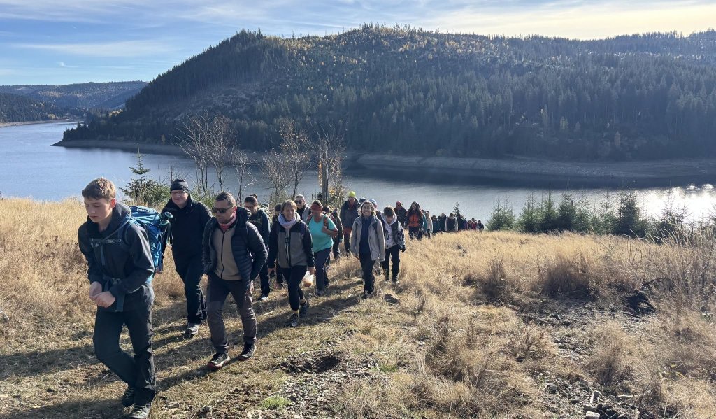Beliș: s-a inaugurat un nou traseu turistic montan, marcat cu cruce galbenă, în Apuseni