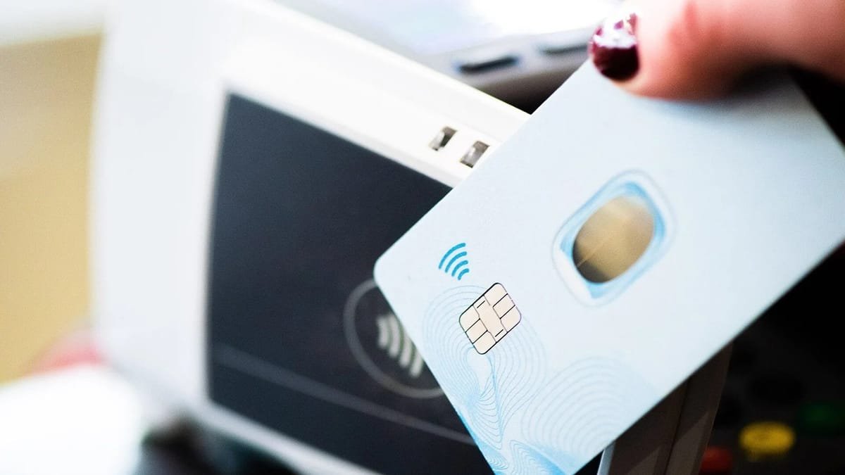 Bihor: din 2 noiembrie, plăcuțele auto se plătesc doar electronic, nu în numerar la ghișeu