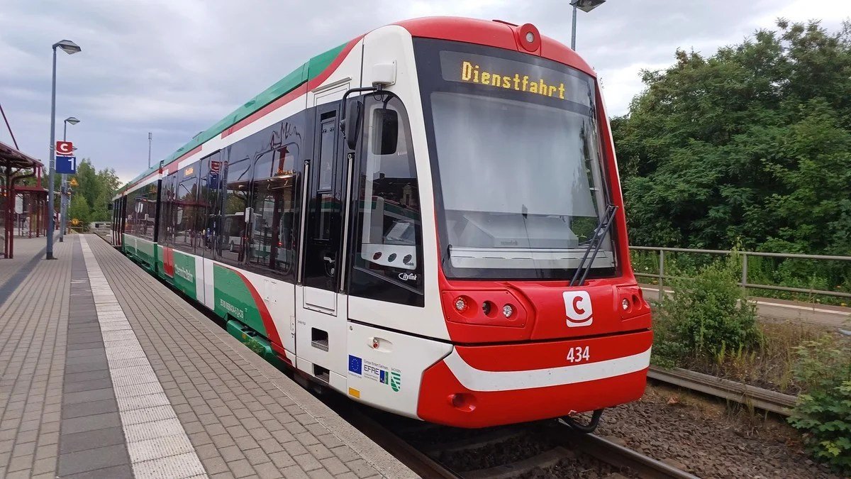 Bihor: o singură ofertă pentru cele 14 tram-trenuri, de la Stadler Polska, pentru 462 milioane lei