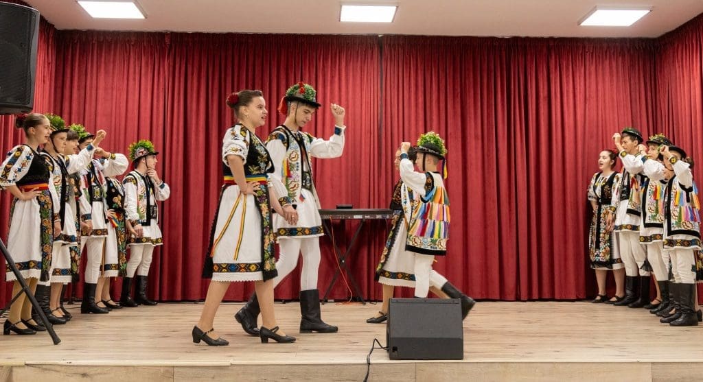 Bistra Mureșului: spectacol folcloric 4 octombrie la Căminul Cultural