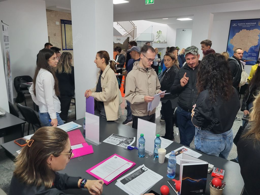 Bistrița-Năsăud: 132 de posturi la bursa absolvenților 2026, dar tinerii se lovesc de lipsa experienței