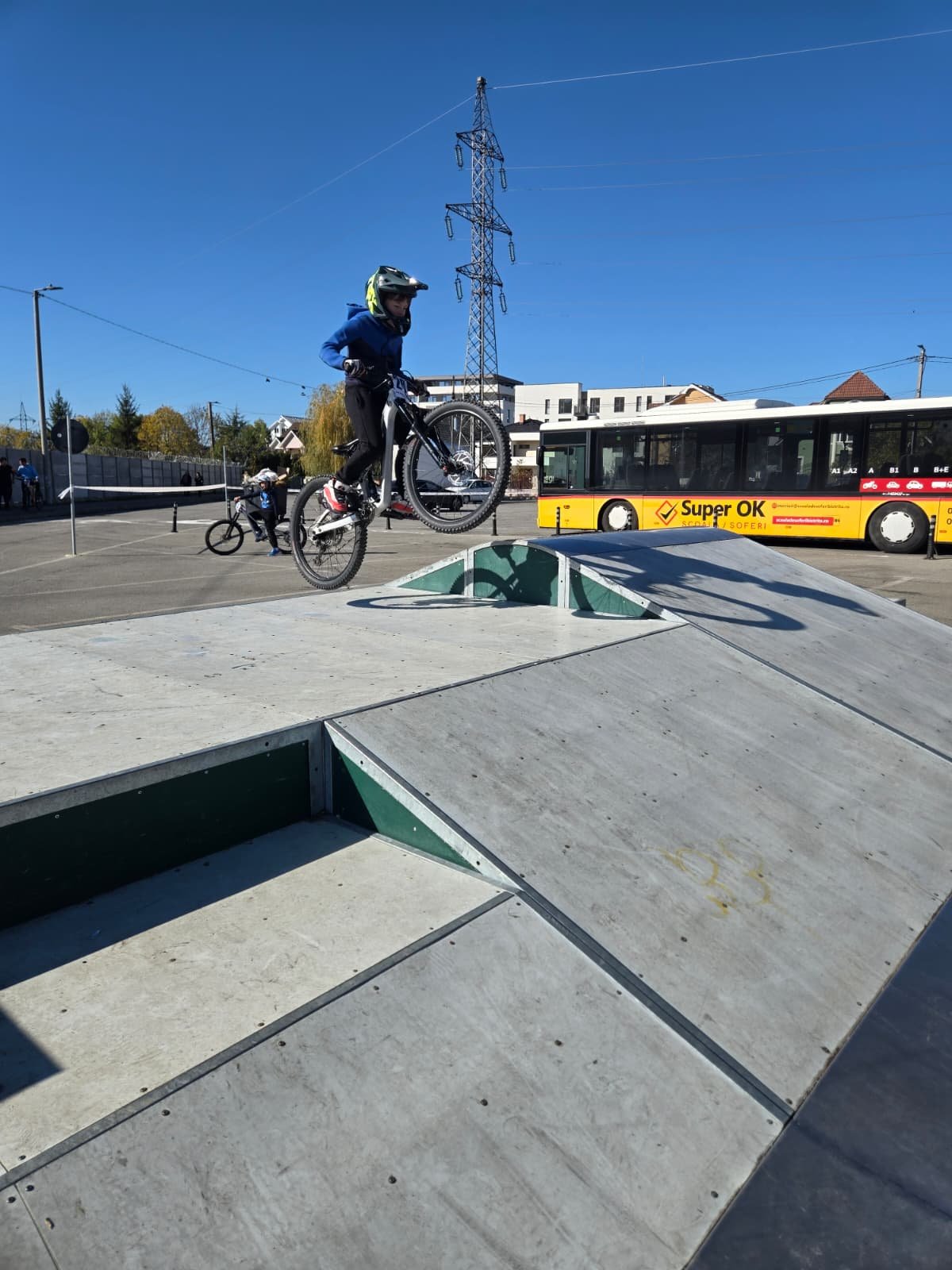 Bistrița: ediția a V-a Pump Track Challenge a adunat bicicliștii pe pista din strada Grănicerilor