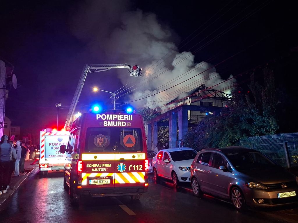 Bistrița: incendiu la o casă de pe strada Valea Ghinzii, locuită de o persoană de 71 de ani