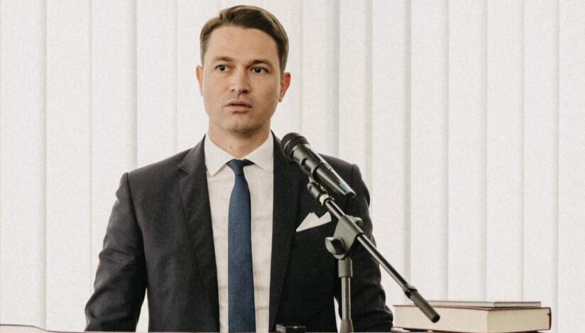 Bistrița: o profesoară a fost înjunghiată de un elev într-o școală; deputatul Sighiartău cere măsuri