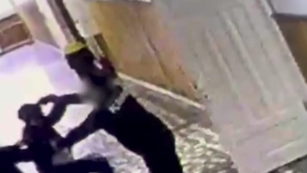 Bistrița: profesoara înjunghiată de un elev de 13 ani a fost externată după o săptămână de spitalizare
