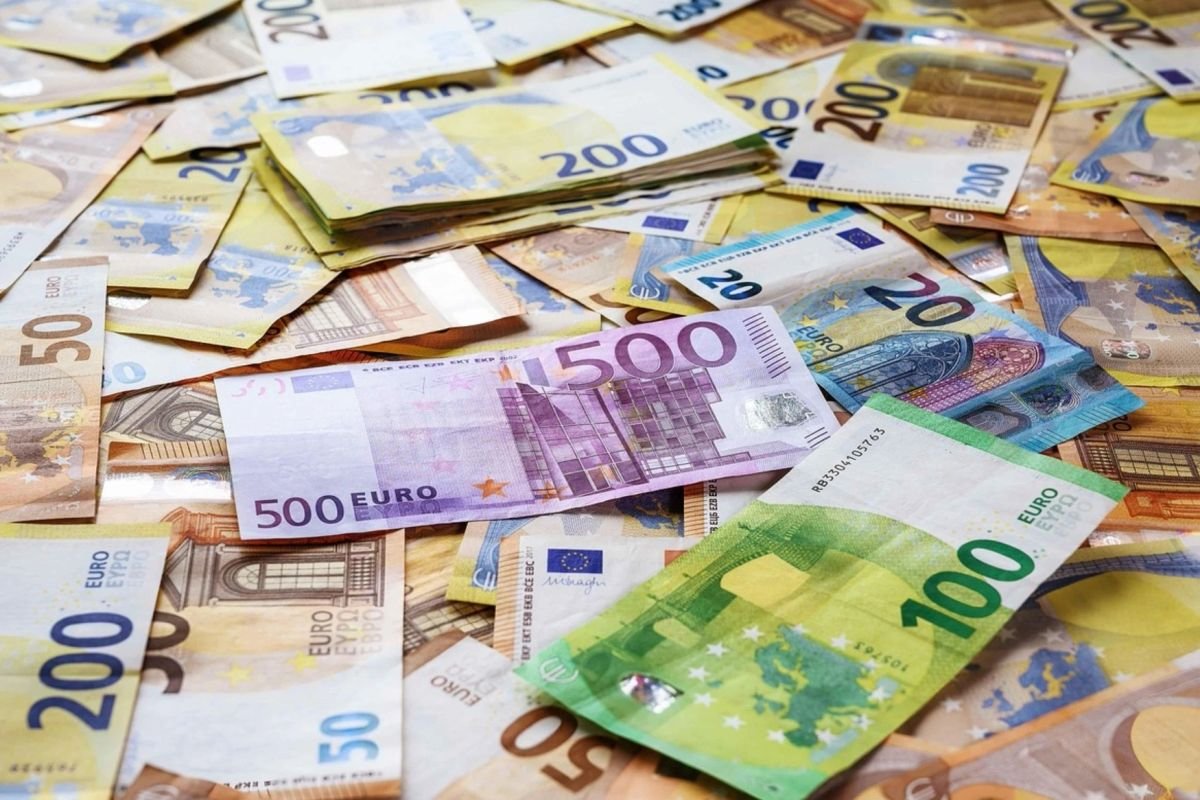 BNR avertizează că creditele în valută pot deveni mai scumpe decât cele în lei: au o rată a riscului dublă