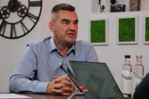 Bocșa: Primăria are facturi neplătite la curent și motorină, pe fondul încasărilor mici din impozite