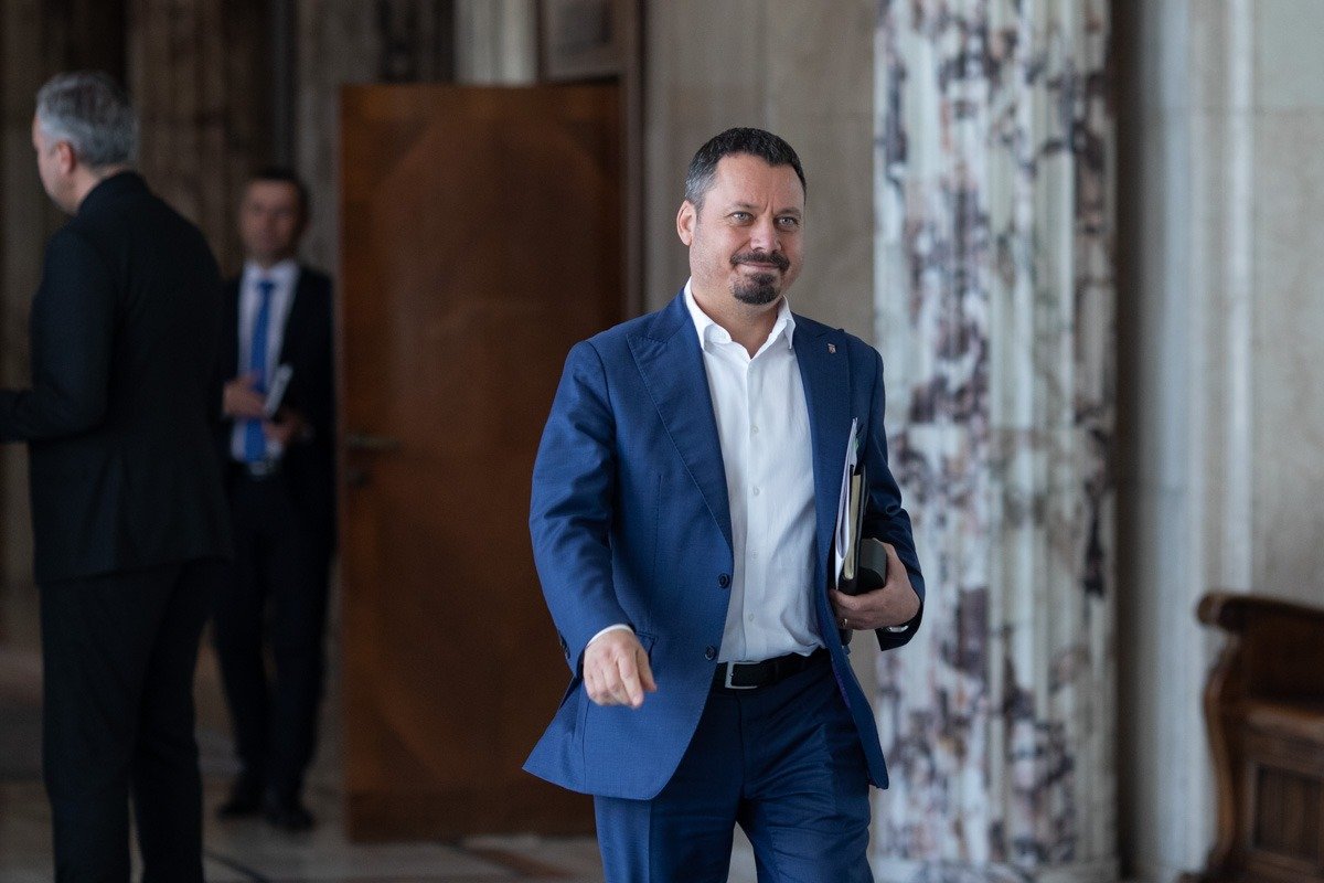 Bolojan l-a demis pe secretarul de stat Ionel Scrioșteanu din Transporturi, apropiat de gruparea Hubert Thuma