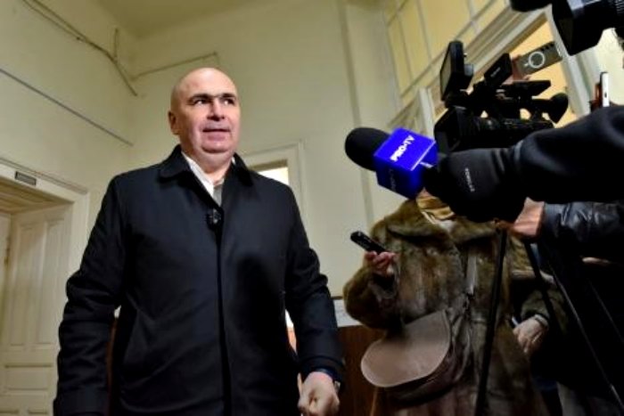 Bolojan le cere contestatarilor din PNL fie să respecte deciziile majorității, fie să plece din partid