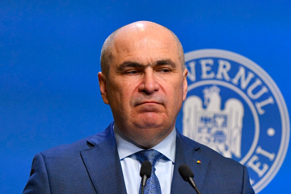 Bolojan: România a pierdut 770 de milioane de euro din cauza întârzierii legii salarizării