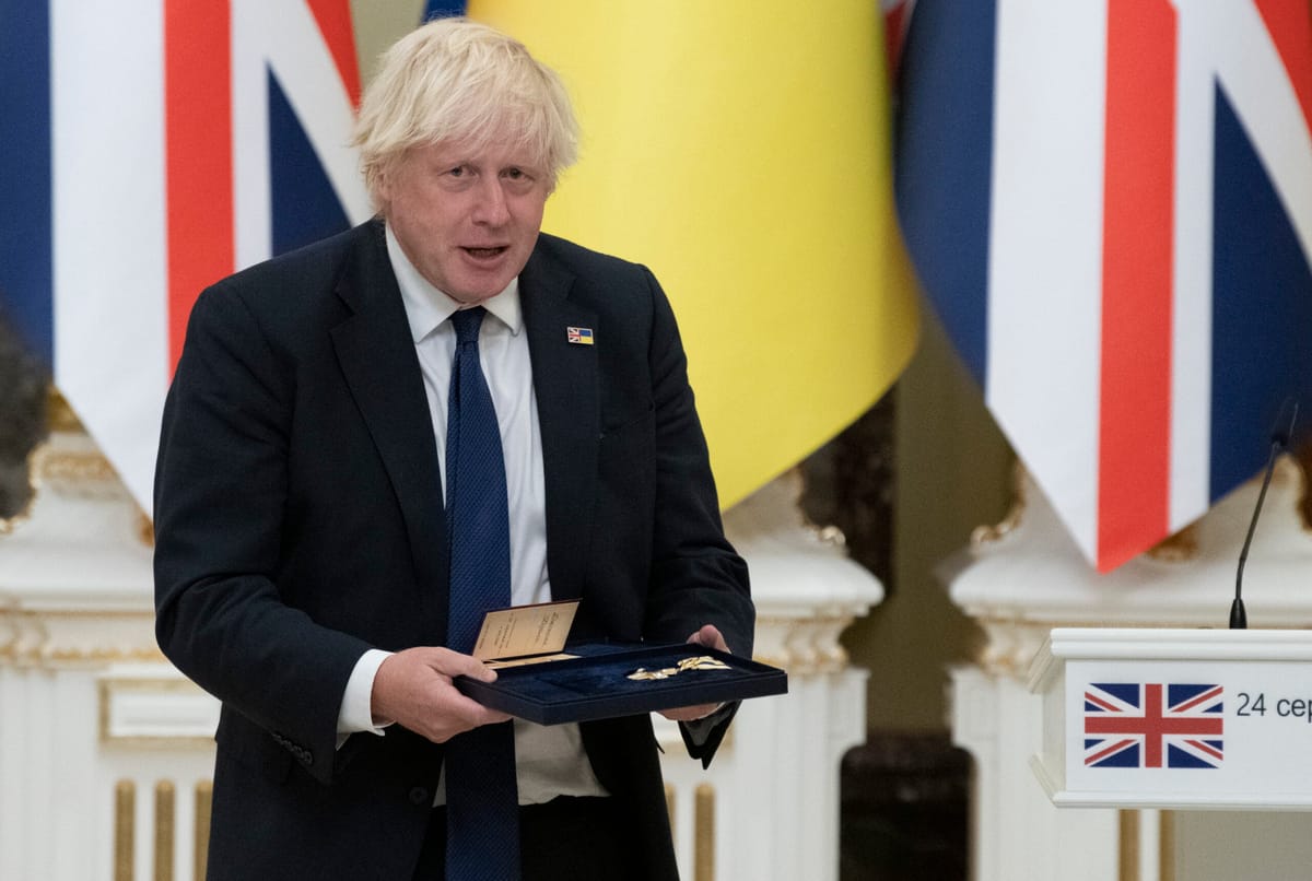 Boris Johnson acuză SUA că finanțează războiul lui Putin prin ridicarea sancțiunilor la combustibilul rusesc