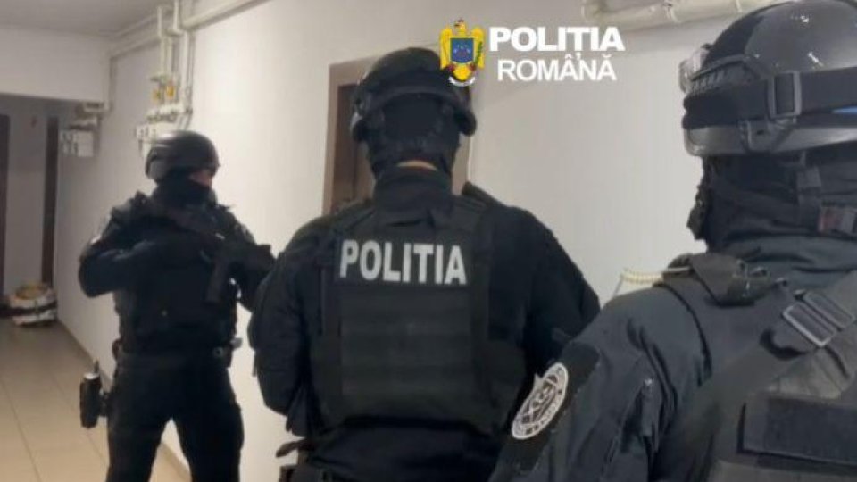 Brașov: doi tineri de 19 ani, arestați preventiv 30 de zile pentru tâlhărie și șantaj