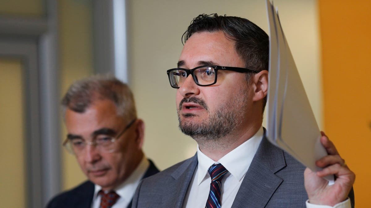 Brașov: Marian Godină și un șef de partid, martori în dosarul de incitare la ură împotriva lui Dan Tanasă