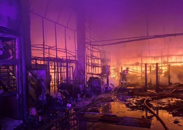 Brașov, platforma Carfil: opt firme afectate de incendiu, unele cu pierderi totale