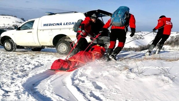 Brașov: Salvamont avertizează asupra riscului pe traseele montane după ninsorile de la altitudine