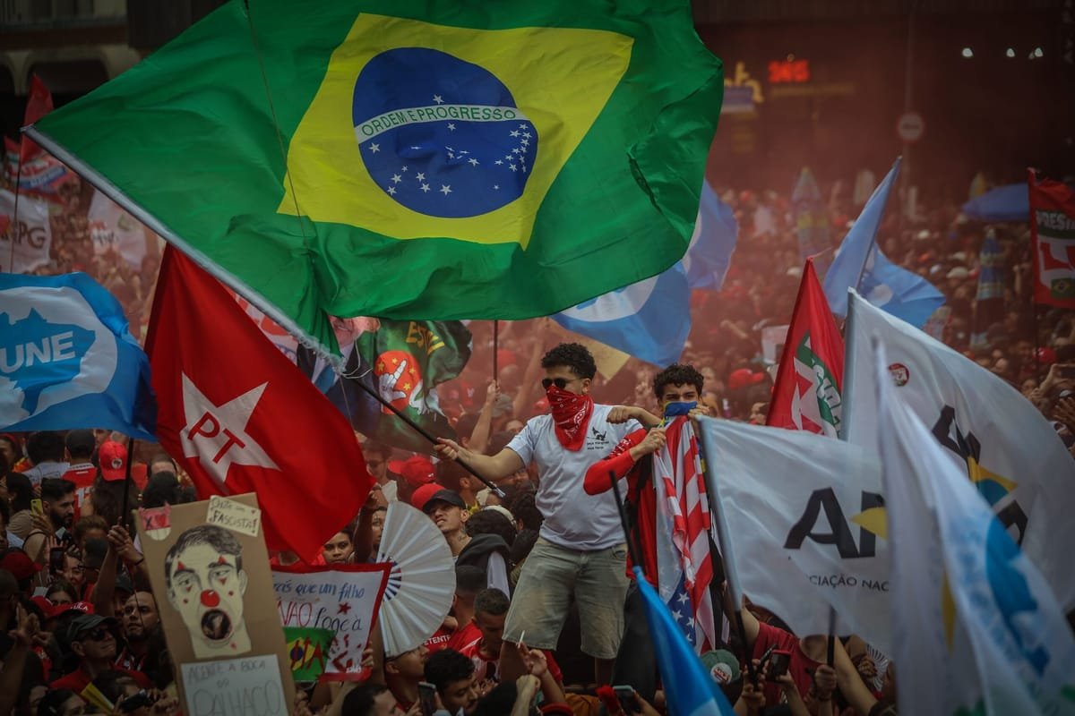 Brazilia: cei doi candidați la prezidențiale, la egalitate în sondaje înainte de turul doi