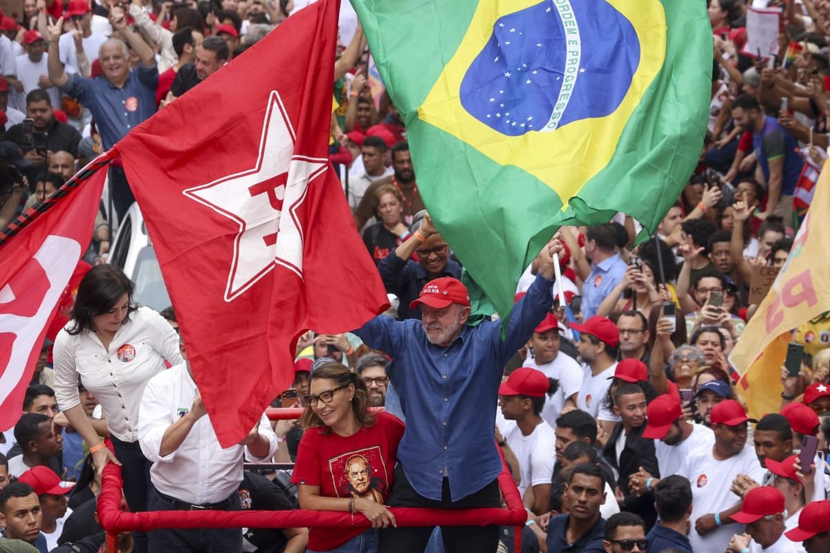 Brazilia: Lula da Silva a câștigat turul decisiv, cu 51,76% din voturi, în fața lui Flávio Bolsonaro