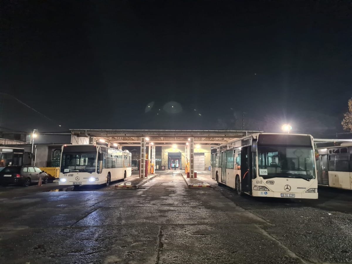 București: opt șoferi și doi paznici, la audieri pentru furtul motorinei din autobuze