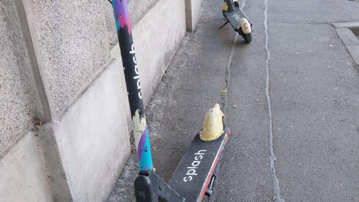 București: trotinetele electrice nu mai pot fi parcate pe trotuare, după votul Consiliului General
