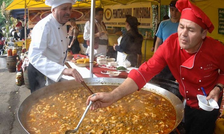 Buziaș găzduiește a XVI-a ediție a Festivalului Papricașului, Vinului și Țuicii, în 10-11 octombrie