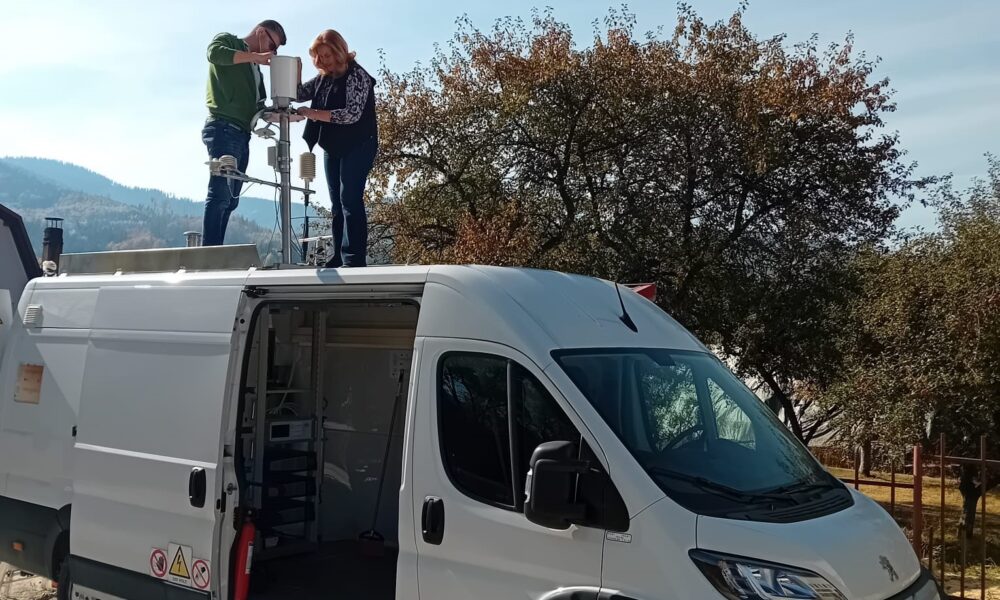 Câmpu lui Neag: laboratorul mobil al DJM Hunedoara monitorizează aerul după incendiul din Cheile Buții