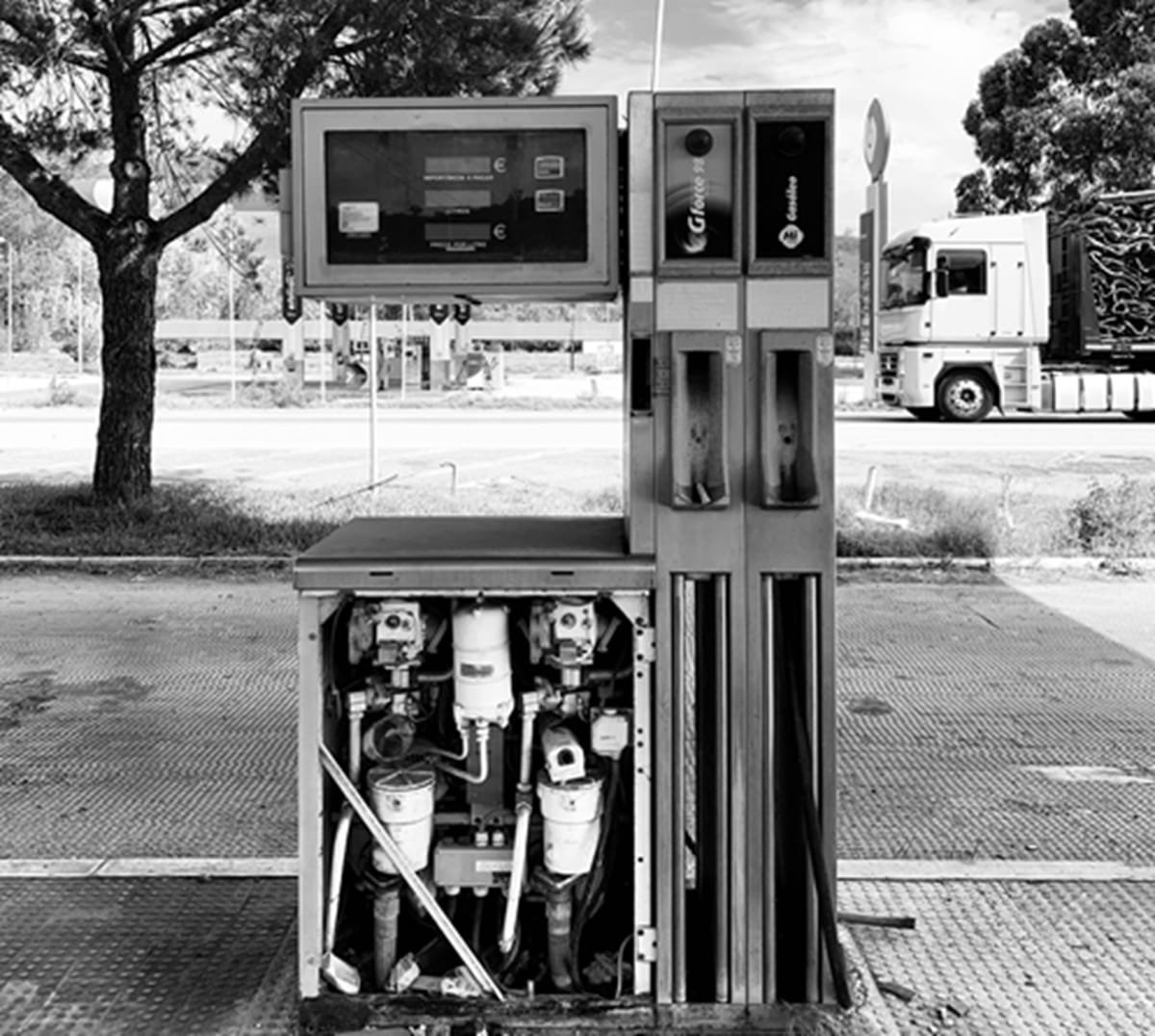 Calabria: mai multe benzinării au rămas fără carburant după blocajul rafinăriei Eni din Taranto