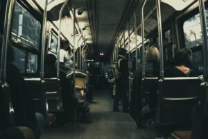 Calgary: trei morți și 19 răniți după un accident în lanț în care două autobuze au luat foc