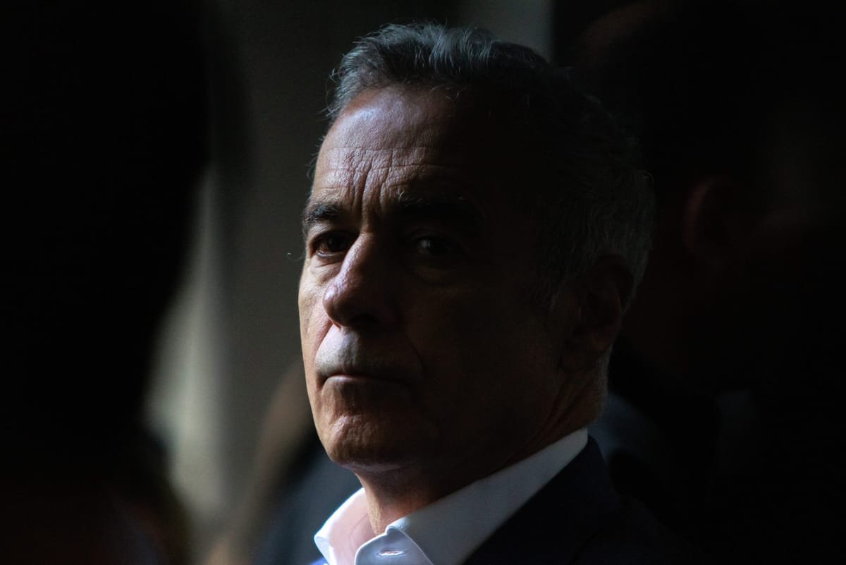 Călin Georgescu trece de la arest preventiv la arest la domiciliu, decis de judecătorul Vlad Andriescu