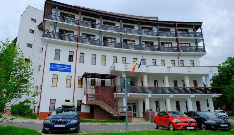 Căminul pentru persoane vârstnice din Noua funcționează la jumătate de capacitate, din lipsă de personal