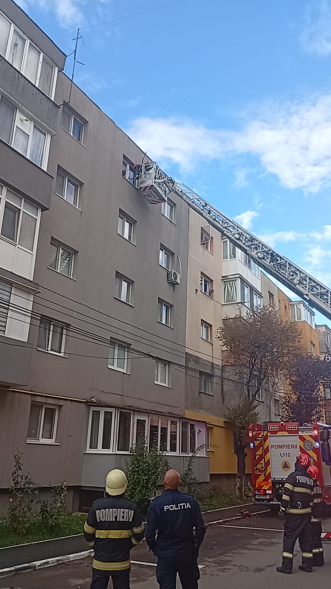 Câmpia Turzii: bărbat de circa 55 de ani, găsit decedat într-un apartament după intervenția pompierilor