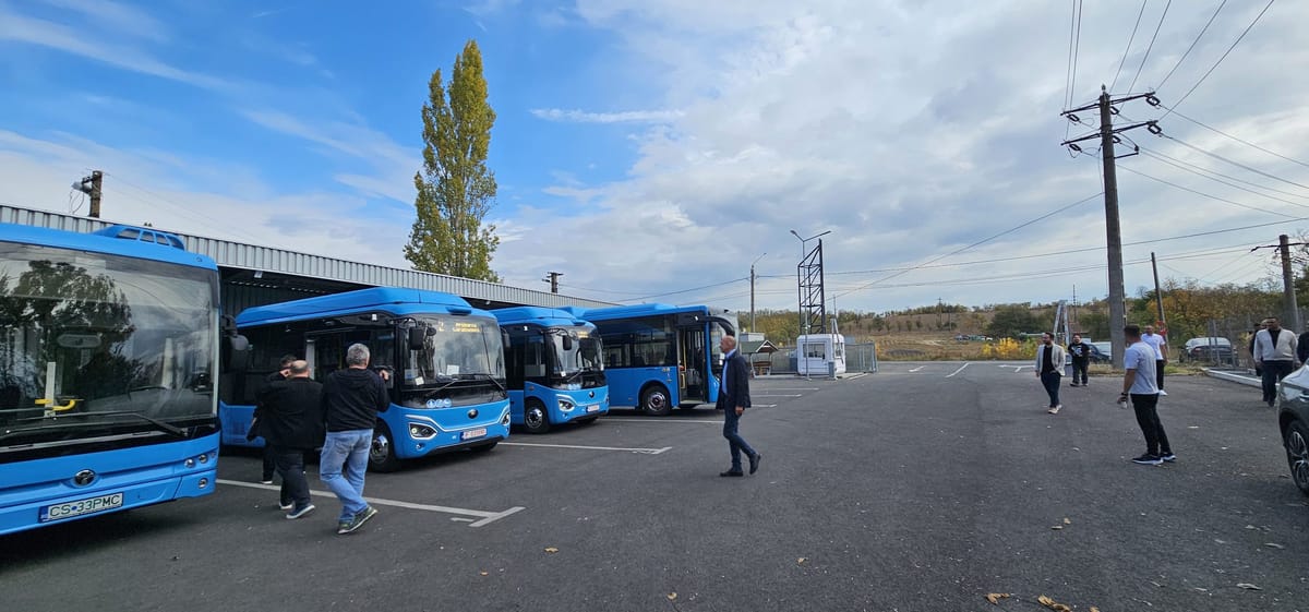 Caransebeș: încă un autobuz și două microbuze electrice pentru transportul public