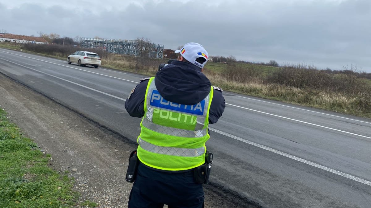 Caraș-Severin: un adolescent de 17 ani, fără permis, a fugit de polițiști într-o urmărire
