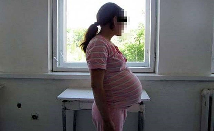 Carei: începe judecata unui tânăr de 21 de ani acuzat de viol asupra unei fete de 14 ani