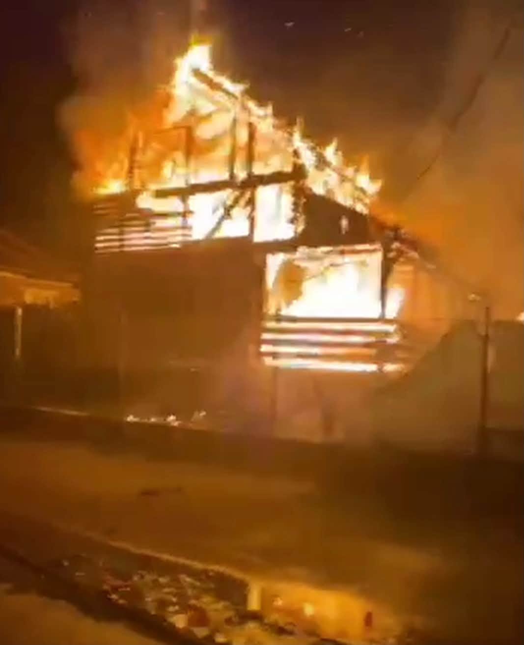 Casa asociației care a salvat sute de animale a fost mistuită de un incendiu devastator