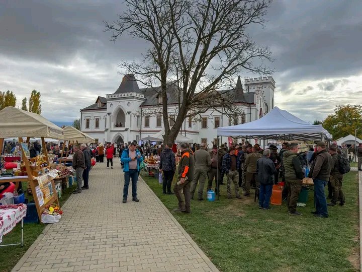 Castelul Nopcsa din Săcel găzduiește a doua ediție a Festivalului Vânătorilor