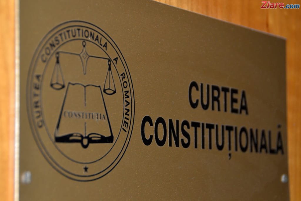 CCR reia dezbaterile pe sesizarea președintelui privind Legea utilizării plajei Mării Negre
