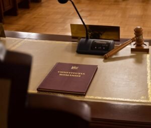 CCR respinge plasarea obligatorie în centre speciale a copiilor sub 14 ani care comit fapte cu violență