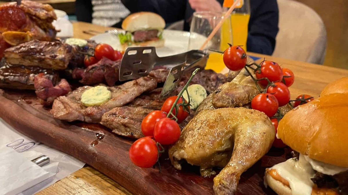 Ce să mănânci seara ca să dormi mai bine - sfaturi dieteticianului Ana Fuga