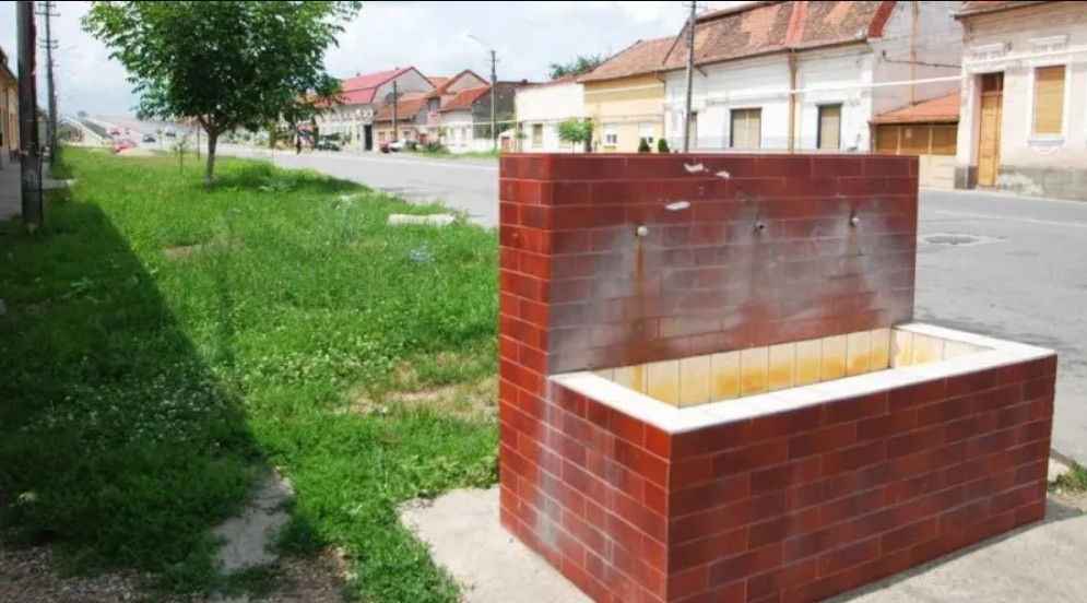 Ce se întâmplă cu cele 38 de fântâni din Lugoj. Aquatim explică rolul forajelor din cartiere