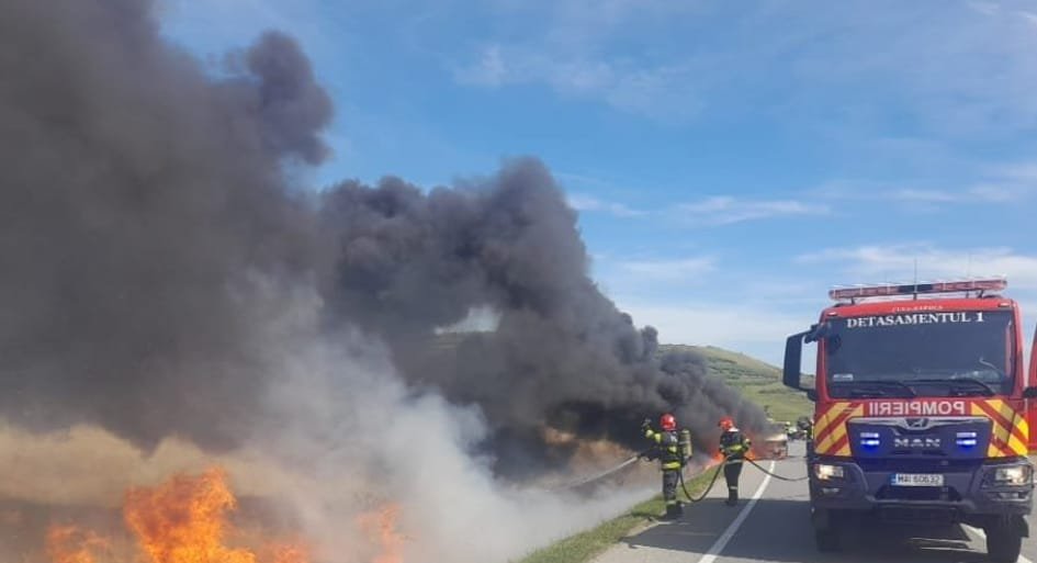 Centura Vâlcele-Apahida, Cluj: o mașină a luat foc, pompierii intervin cu două echipaje