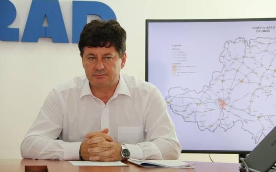 Cermei: două din cinci drumuri din nordul județului sunt finalizate și recepționate