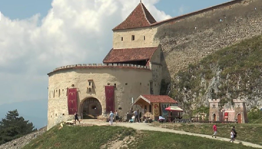 Cetatea Râșnov este închisă de 11 ani pentru reabilitări, iar redeschiderea ar putea fi în 2029