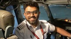 Cine este pilotul indian „erou” care a fost înjunghiat în timpul zborului cu destinația Israel?