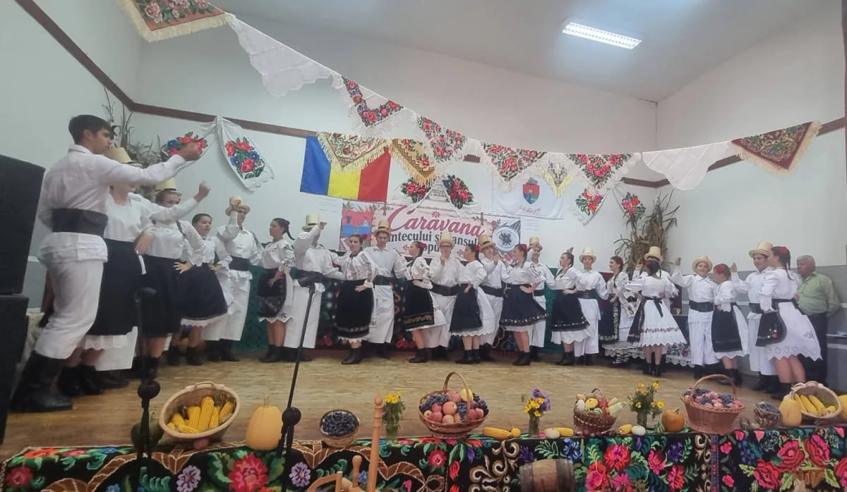 Cioltișorul din Ciolt a dus tradiția din Chioar pe scena festivalului din Coruia