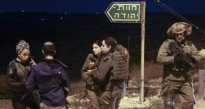 Cisiordania: coloniști israelieni au atacat un convoi diplomatic european și au agresat un primar francez