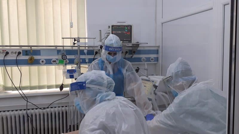 Cluj: 45 de cazuri de COVID-19 într-o săptămână, trei pacienți internați la ATI