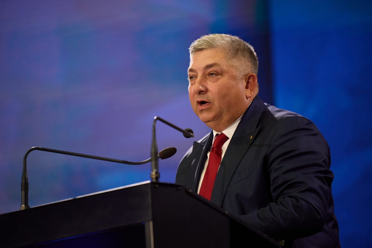 Cluj: Alin Tișe critică dur clasa politică: linia roșie e între politicieni și popor, nu între partide